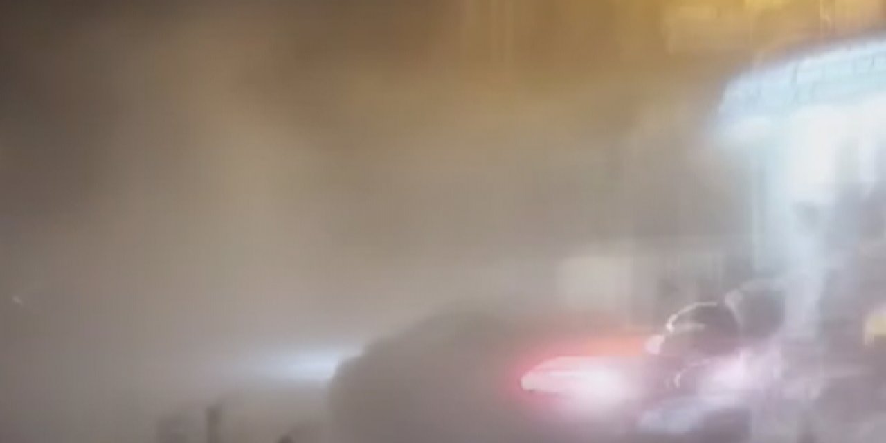 Çökme Anı // Sultanahmet'te Tarihi Binada Çökme - 2