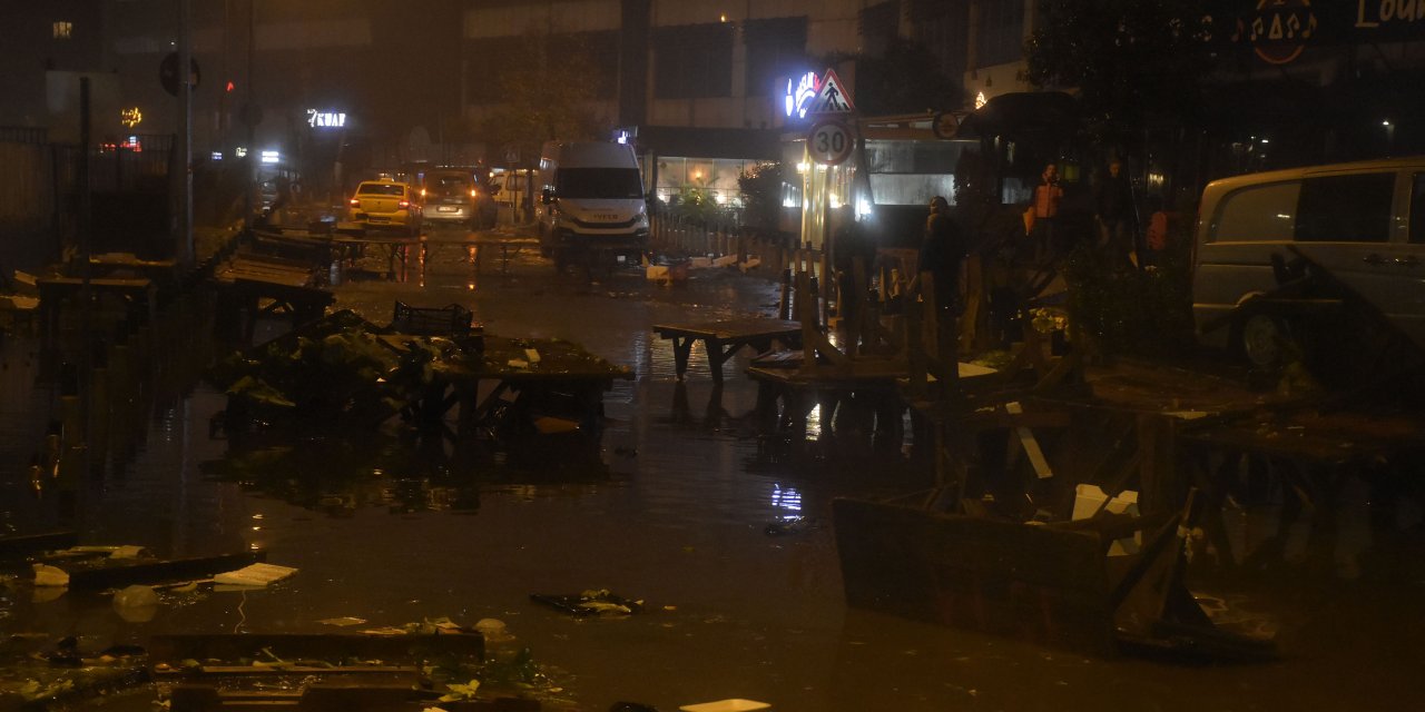 Sarıyer'de Semt Pazarını Su Bastı