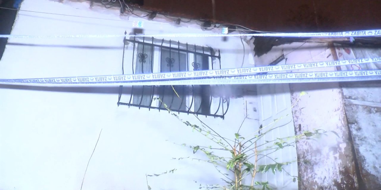 Eyüpsultan'da Toprak Kayması; Çamurla Dolan Ev Tahliye Edildi