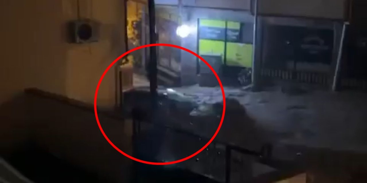 Mudanya'da Sel Etkili Oldu; Dereler Taştı, Araçlar Sular İçinde Kaldı