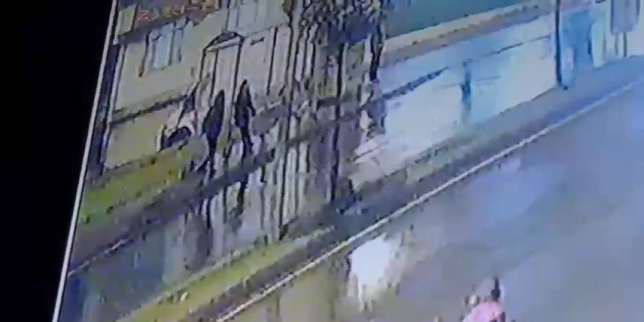 Arnavutköy'de Durakta Bekleyen Kadına Kurşun Yağdırdı