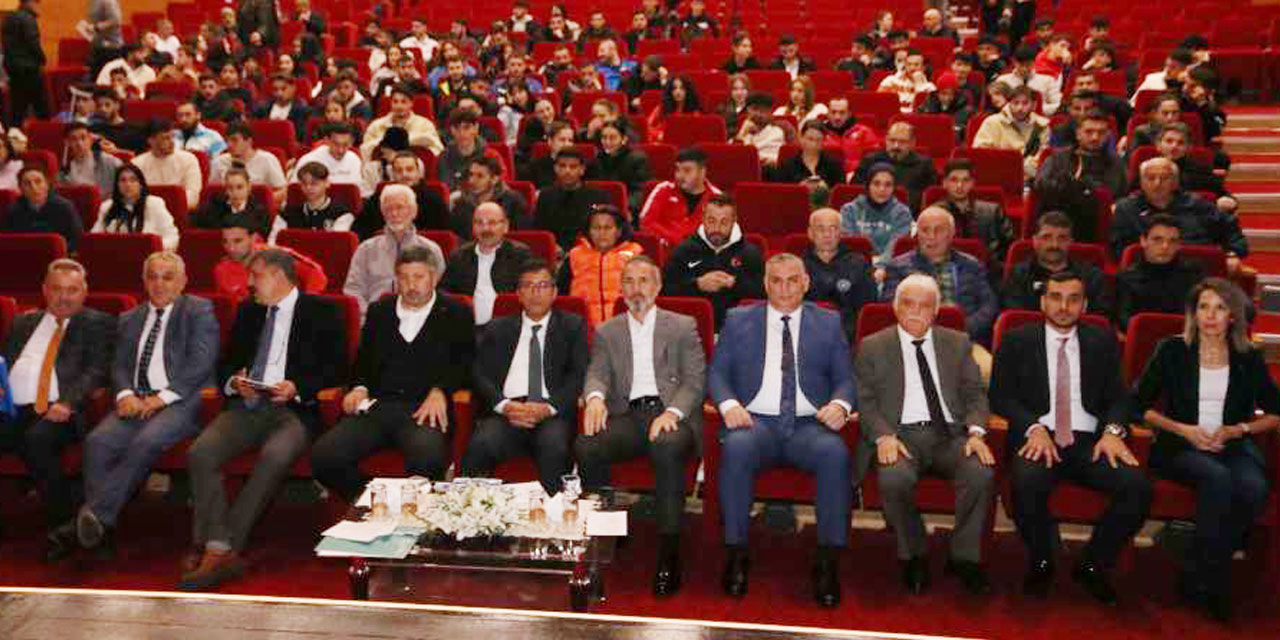 RTEÜ'de Türkiye Yüzyılında Spor Kulüplerinin Güncel Durumları ve Öneriler Paneli Gerçekleştirildi