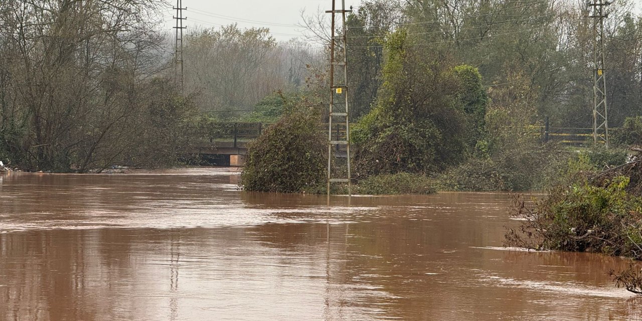 Bartın Irmağı'nda Su Seviyesi 4 Metre Yükseldi (2)