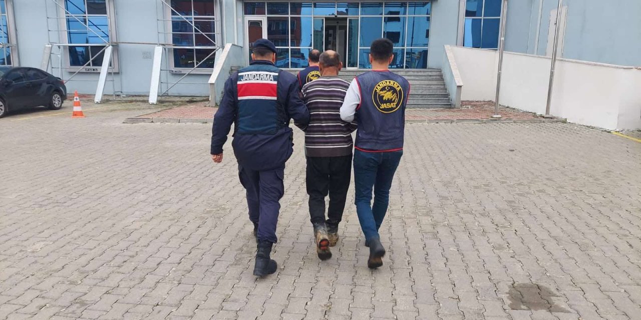 54 Yıl Hapis Cezasıyla Aranan Firari, Ahırda Yakalandı