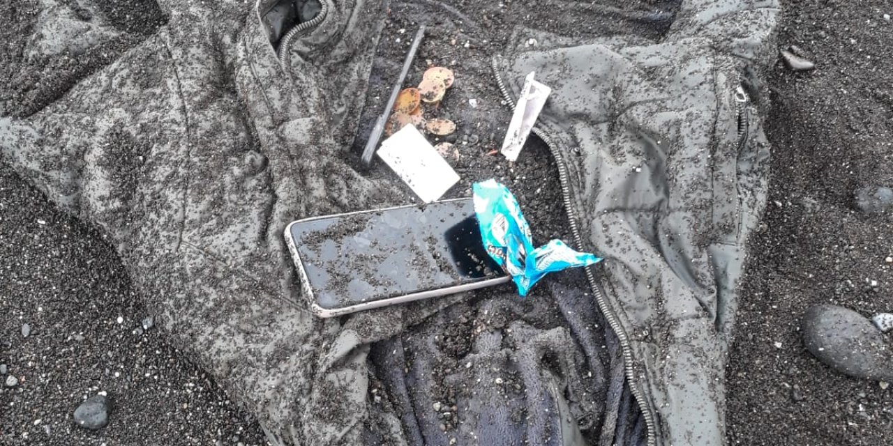 Denizde Kaybolan 2 Liseliyi Arama Çalışmalarında 4’üncü Gün; Kumsalda Mont Ve Telefona Ulaşıldı