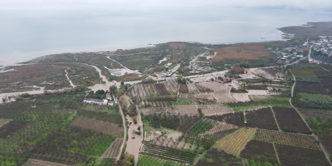 Mudanya'da Sel Etkili Oldu; Dereler Taştı, Araçlar Su İçinde Kaldı (5)