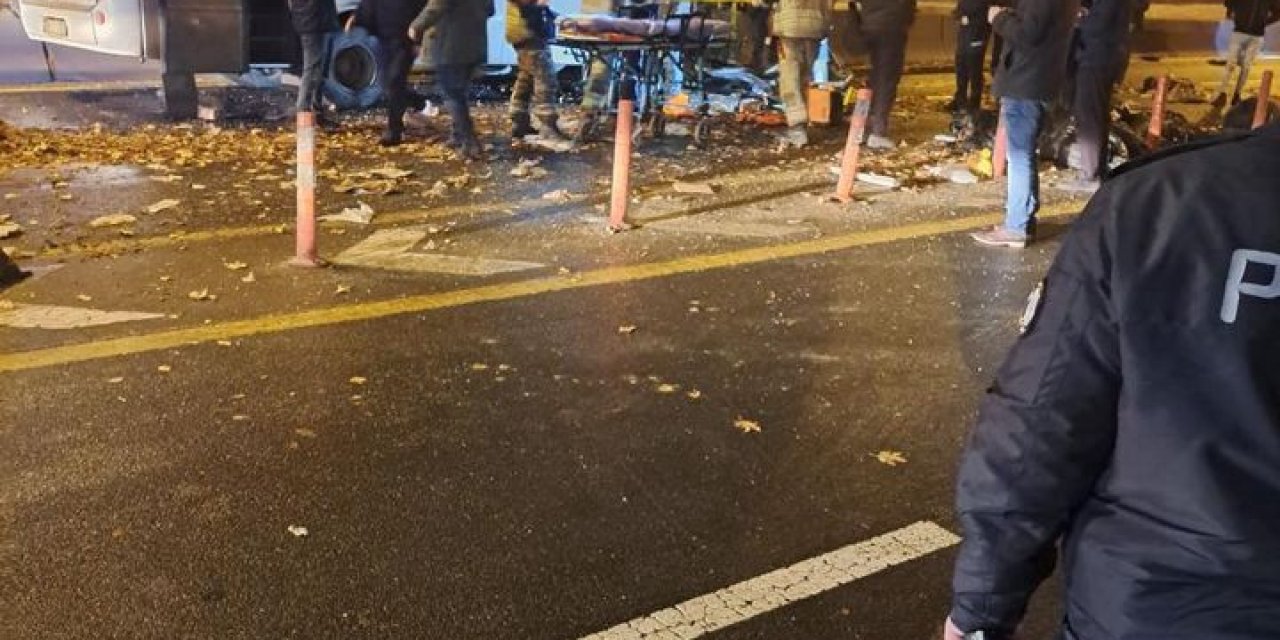 Alkollü Sürücünün Otomobili Kaza Sonrası Kalabalığın Arasına Daldı: 1 Ölü, 22 Yaralı