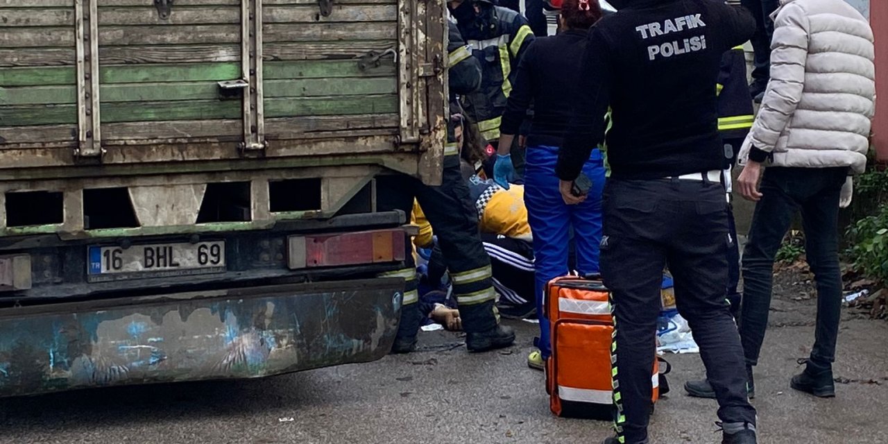 Geri Manevra Yapan Kamyonun Altında Kalıp, Öldü