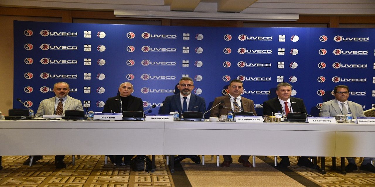 Prof. Dr. Akay: Pıhtıya Bağlı Hastalıklar Ölüm Sebeplerinde Başı Çekiyor