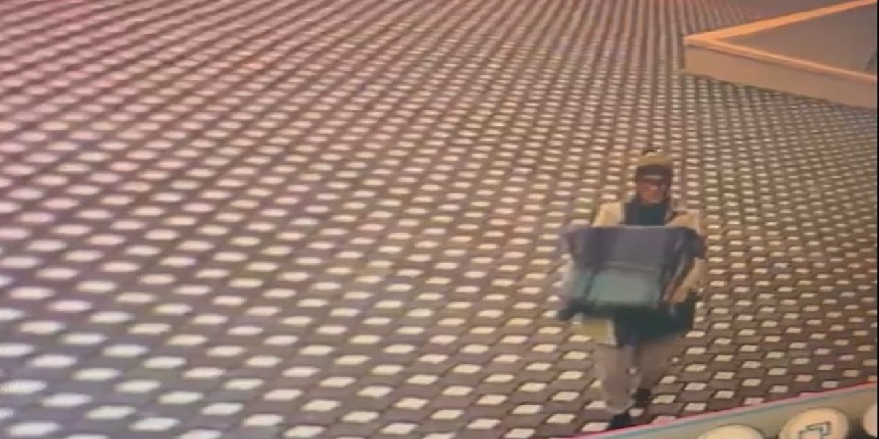 Evdeki Çelik Kasayı Çalıp, Kucağında Taşıdı