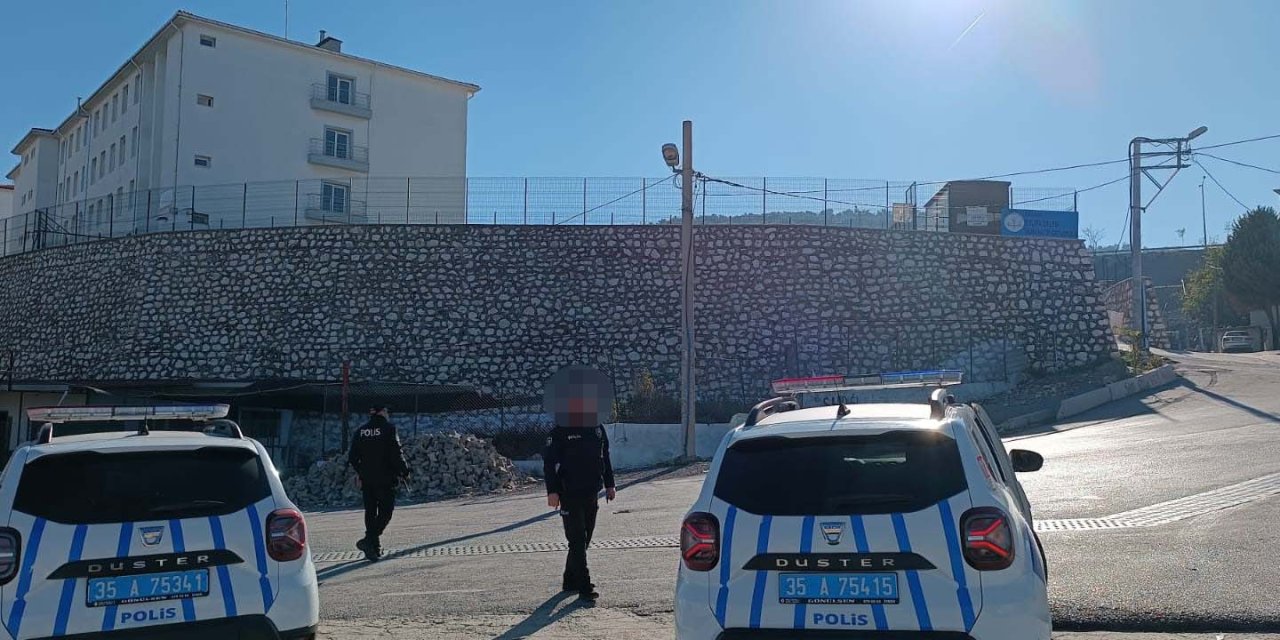 Buca'da, Okul Çevresinde Yapılan Uyuşturucu Denetimlerinde 405 Şüpheli Gözaltına Alındı