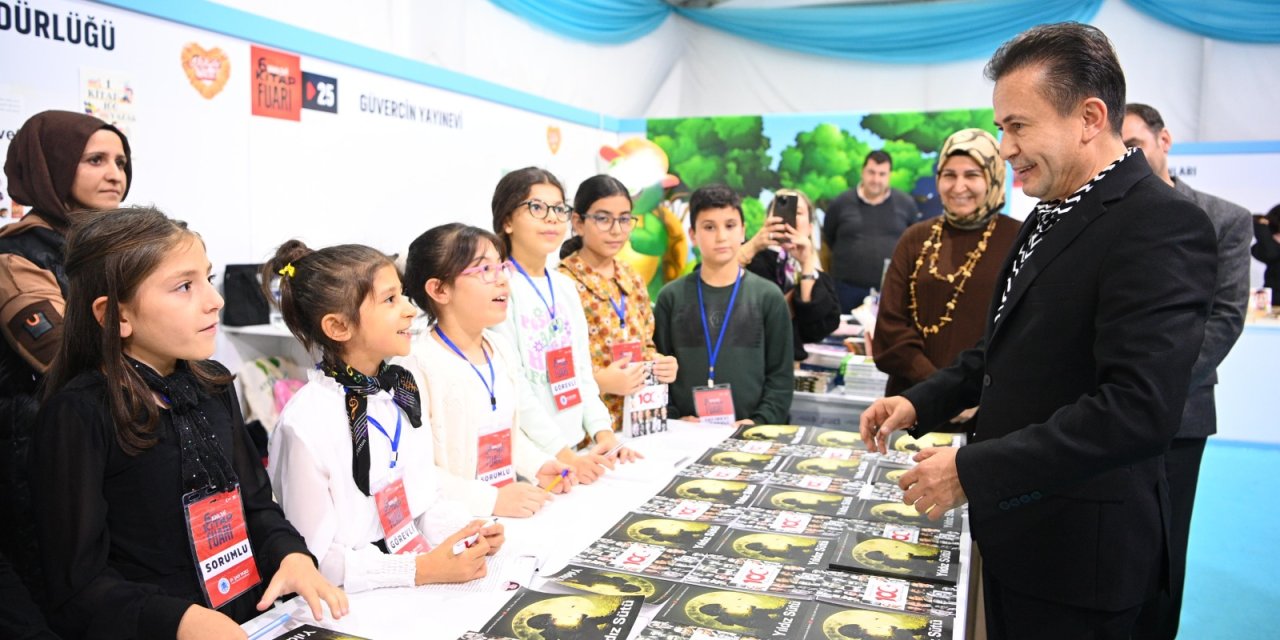 100 İlkokul Öğrencisinin Eseri 'Yıldız Sütü' Kitabında Toplandı