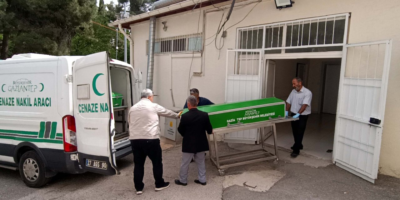 2 Tır İle Çarpışan Otomobilin Ölen Sürücüsü Toprağa Verildi