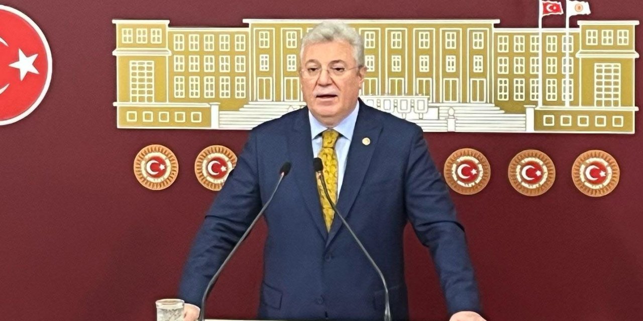 Ak Parti'li Akbaşoğlu: Maskeli Tiyatro Oynanıyor