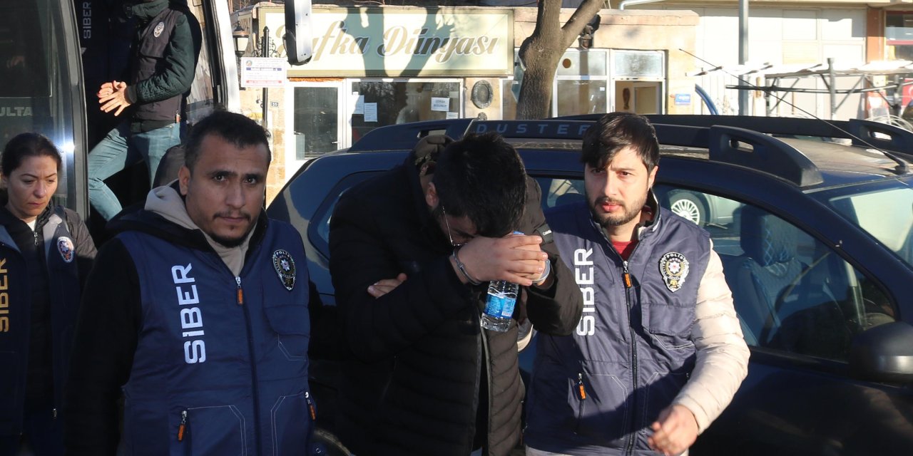 'Kargo Dolandırıcılığı' Operasyonunda Gözaltına Alınan Şüpheliler Adliyede