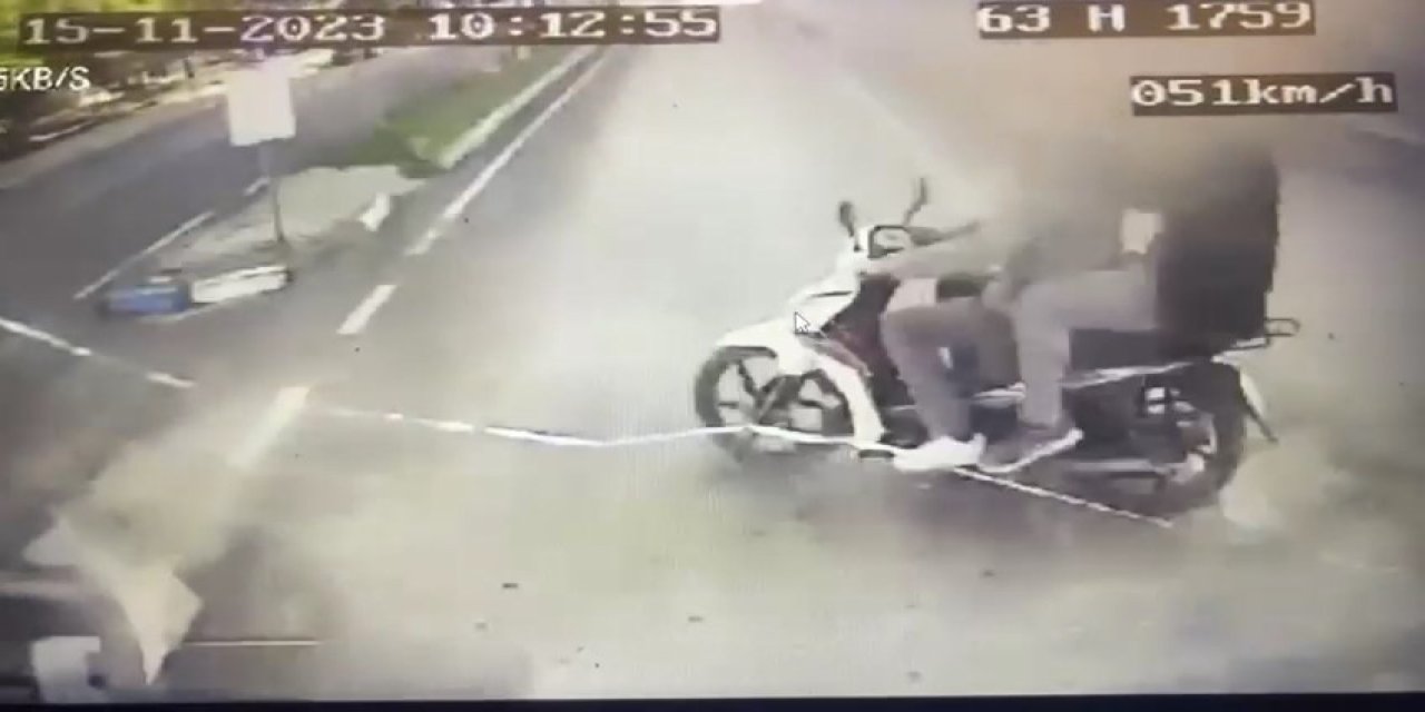 Midibüs İle Motosikletin Çarpıştığı Kaza Kamerada