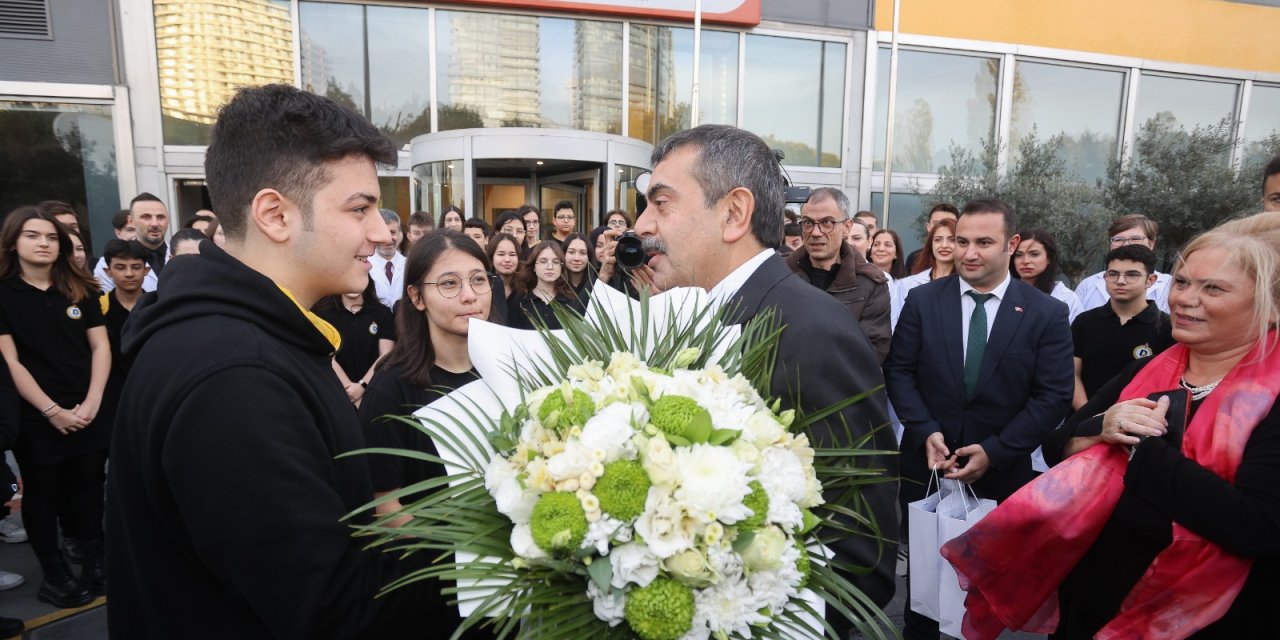 (Yeniden) Milli Eğitim Bakanı Tekin, Demirören Medya Ve Teknoloji Mtal'i Ziyaret Etti