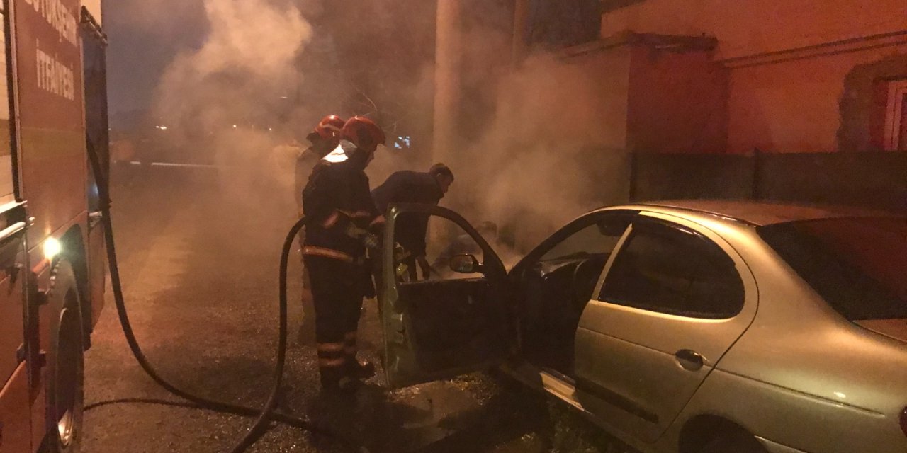 Üvey Ağabeyinin Aracını Yakıp, Kurşun Yağdırdı