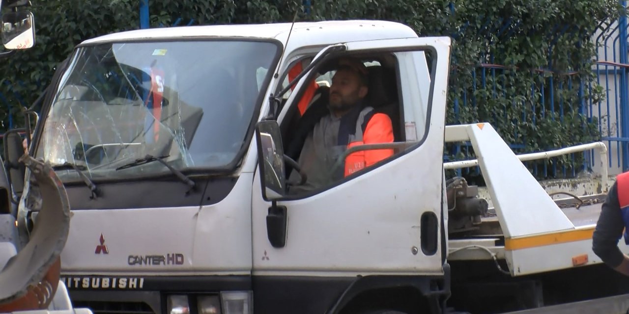 Başakşehir'de Beton Mikseri İle Çekici Çarpıştı