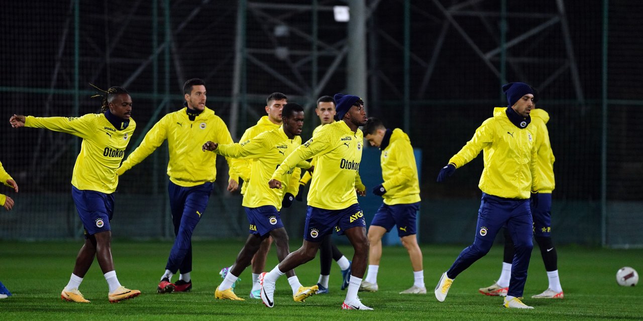 Fenerbahçe Kulübü Başkanı Ali Koç, Antrenman Öncesi Takımla Toplantı Yaptı