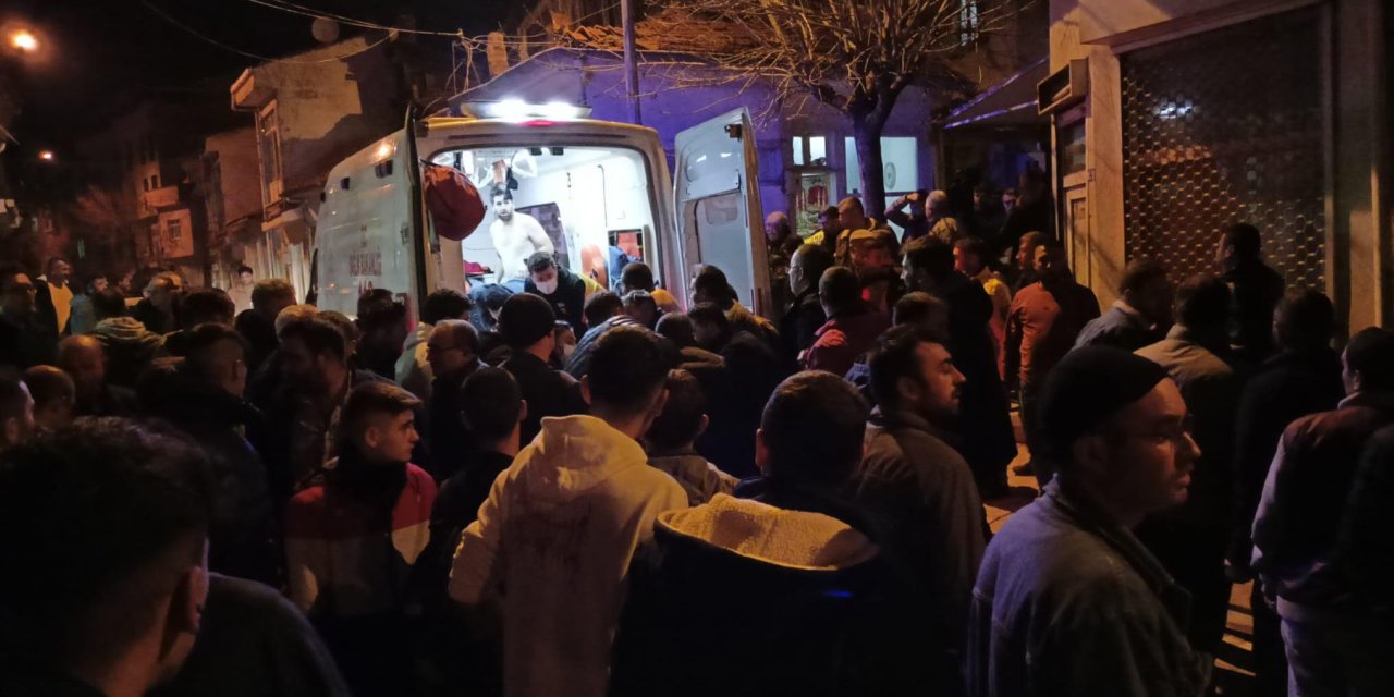 Muhtar, Husumetli Olduğu Muhtarı Ve Yanındaki Esnafı Tabancayla Ağır Yaraladı