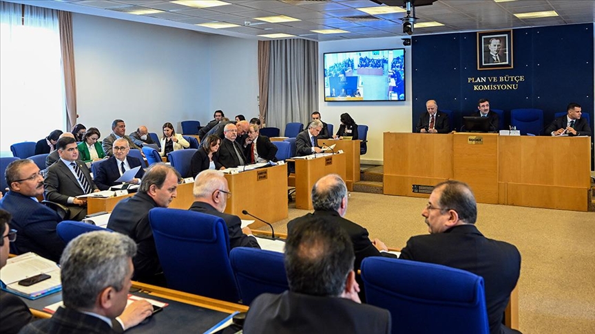En düşük emekli maaşı ve geçici işçilere kadro düzenlemesini içeren teklif, TBMM Plan ve Bütçe Komisyonunda