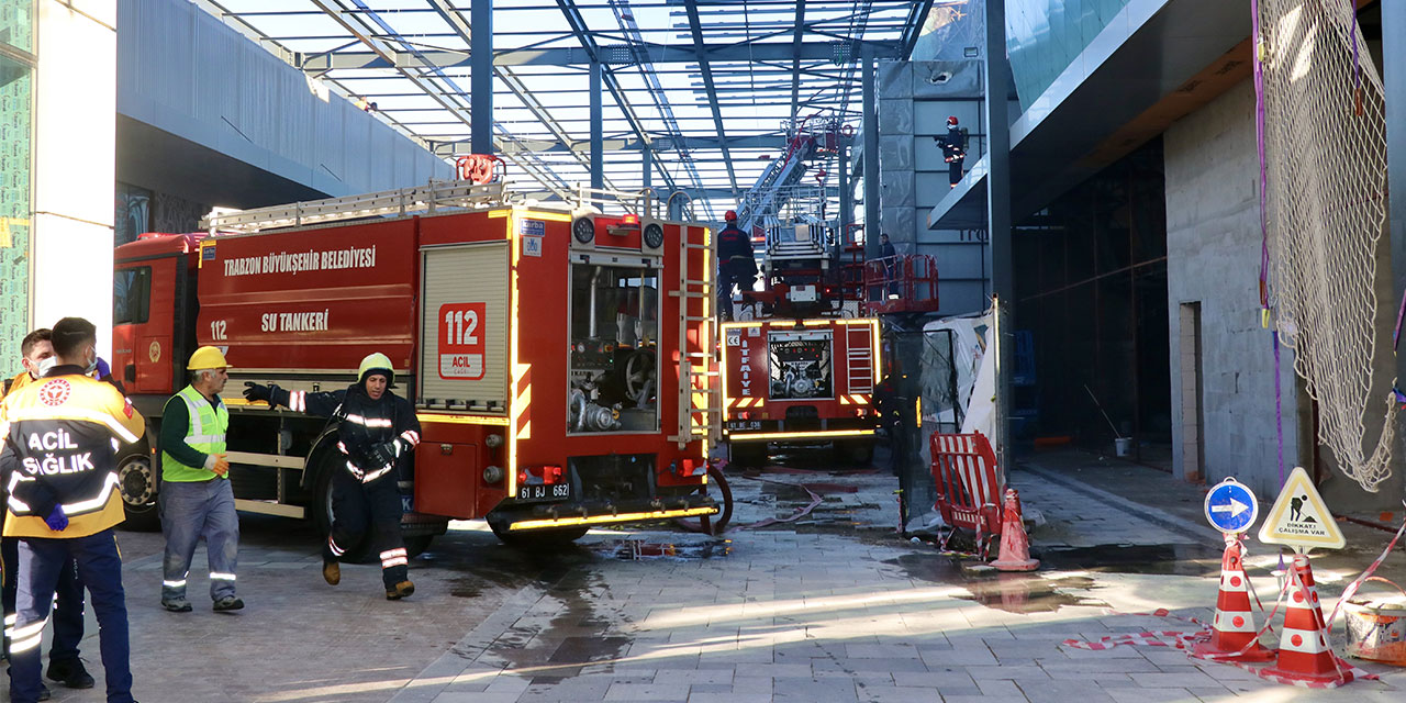 Trabzon'da alışveriş merkezinin dış cephesinde yangın çıktı