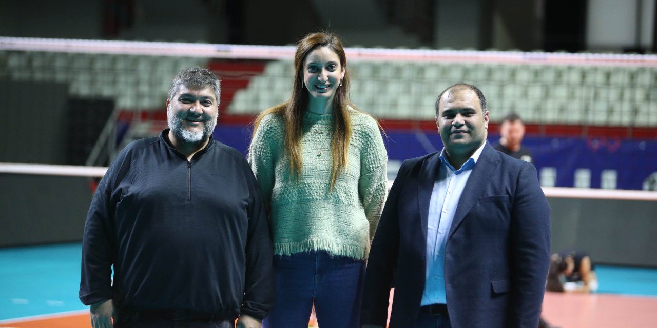 Uzman Posta, Ptt Kadın Voleybol Takımı'nın Sponsoru Oldu
