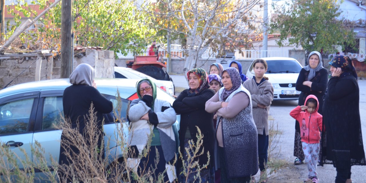 Annesi İle 2 Kardeşini Rehin Alıp, Evi Ateşe Verdi