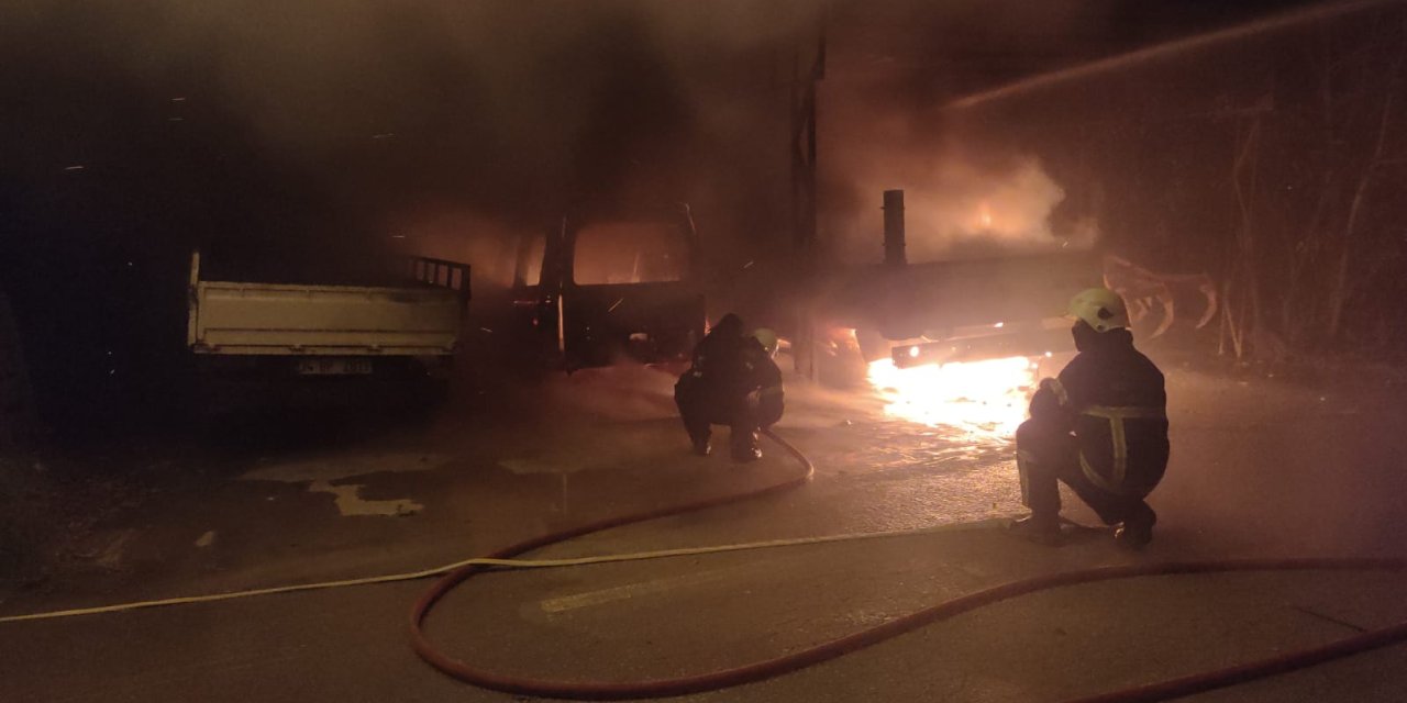 4 Araç Ve Tarım Aletleri, Yangında Zarar Gördü