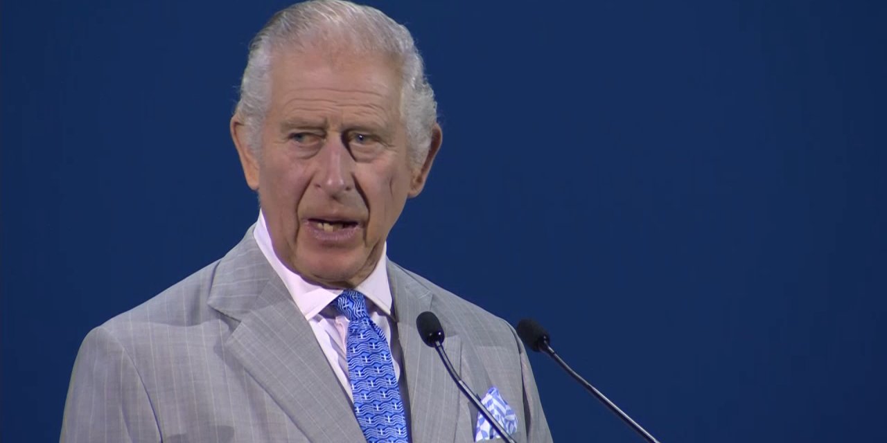 Kral Charles’ın Yunanistan Bayraklı Kravatı Dikkat Çekti