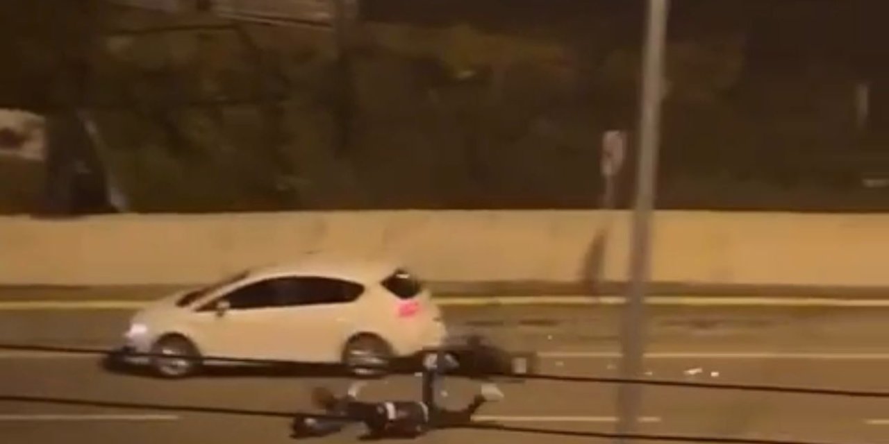Kazaya Yardım Etmek İçin Duran Sürücünün Otomobiline Motosiklet Çarptı: 3 Yaralı