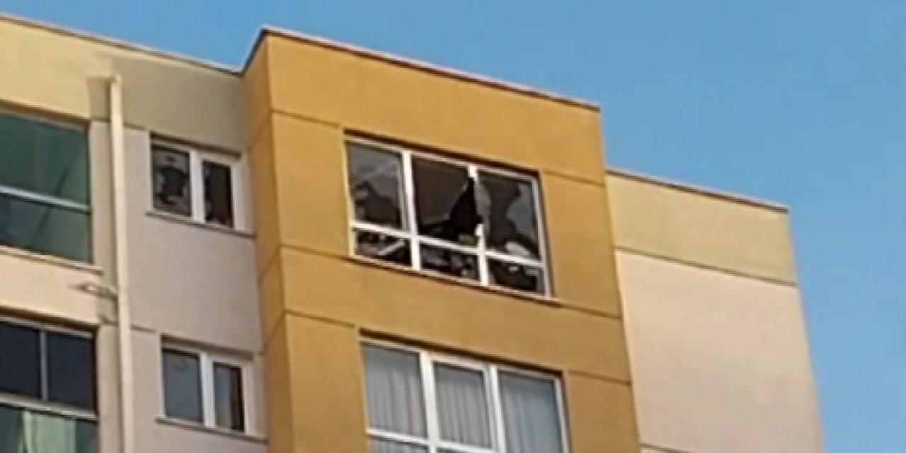 Sancaktepe'de Evinin Camlarını Piknik Tüpüyle Kırıp Eşyaları Aşağıya Attı