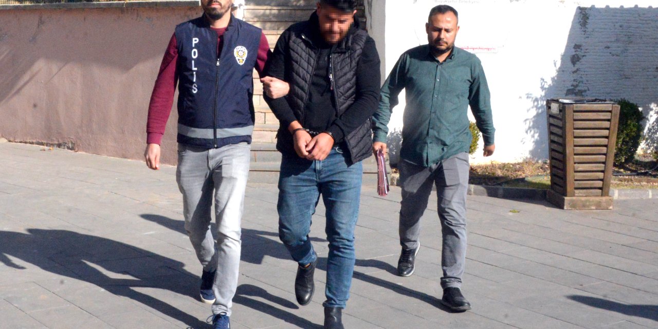 Tartıştığı Öğrenciye Filistin Şalından Rahatsız Olduğunu Söyleyen Servis Şoförüne Gözaltı