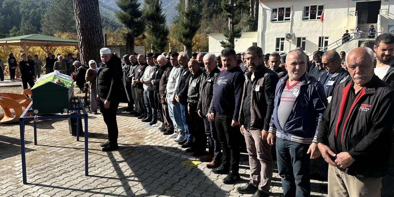 Yıkılan Duvarın Altında Kalan Mihriban'ın Annesi, 'Annem, Annem' Diye Feryat Etti (2)