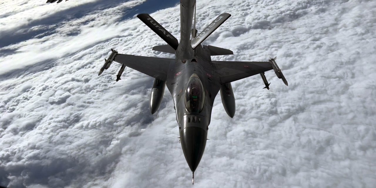 Hava Kuvvetleri'nden Kıbrıs Adası'nın Güneyinde Eğitim Uçuşu