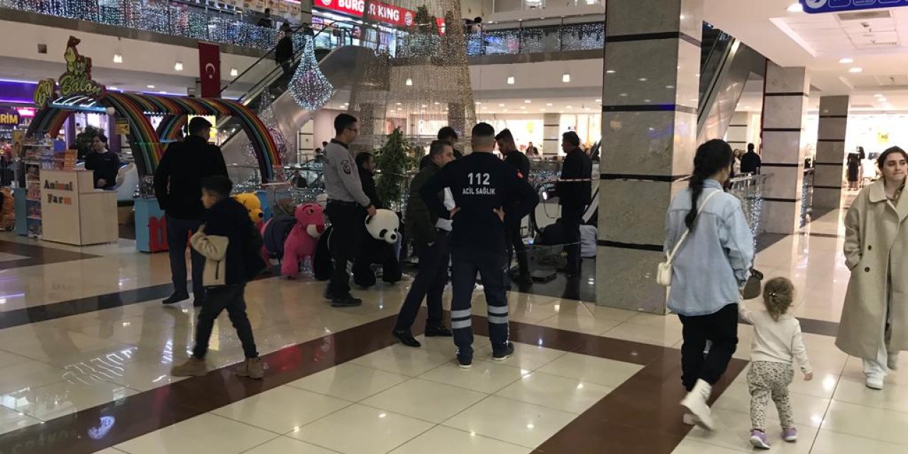 Yürüyen Merdivenlerde Düşen 1.5 Yaşındaki Mert Ali'nin Parmakları Koptu