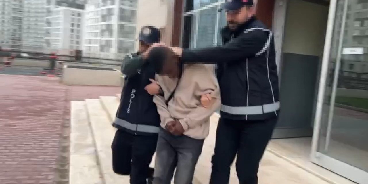 Sosyal Medya Hesabından Uygunsuz Video Paylaşan Kamerunlu Gözaltına Alındı