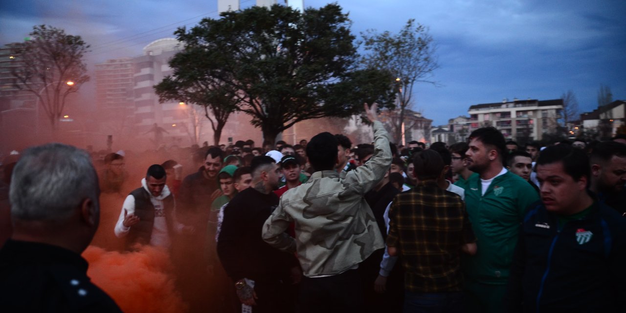 Bursaspor Taraftarından Yönetime: İstifanız Bursaspor'un Önündeki İlk Engeli Kaldıracak