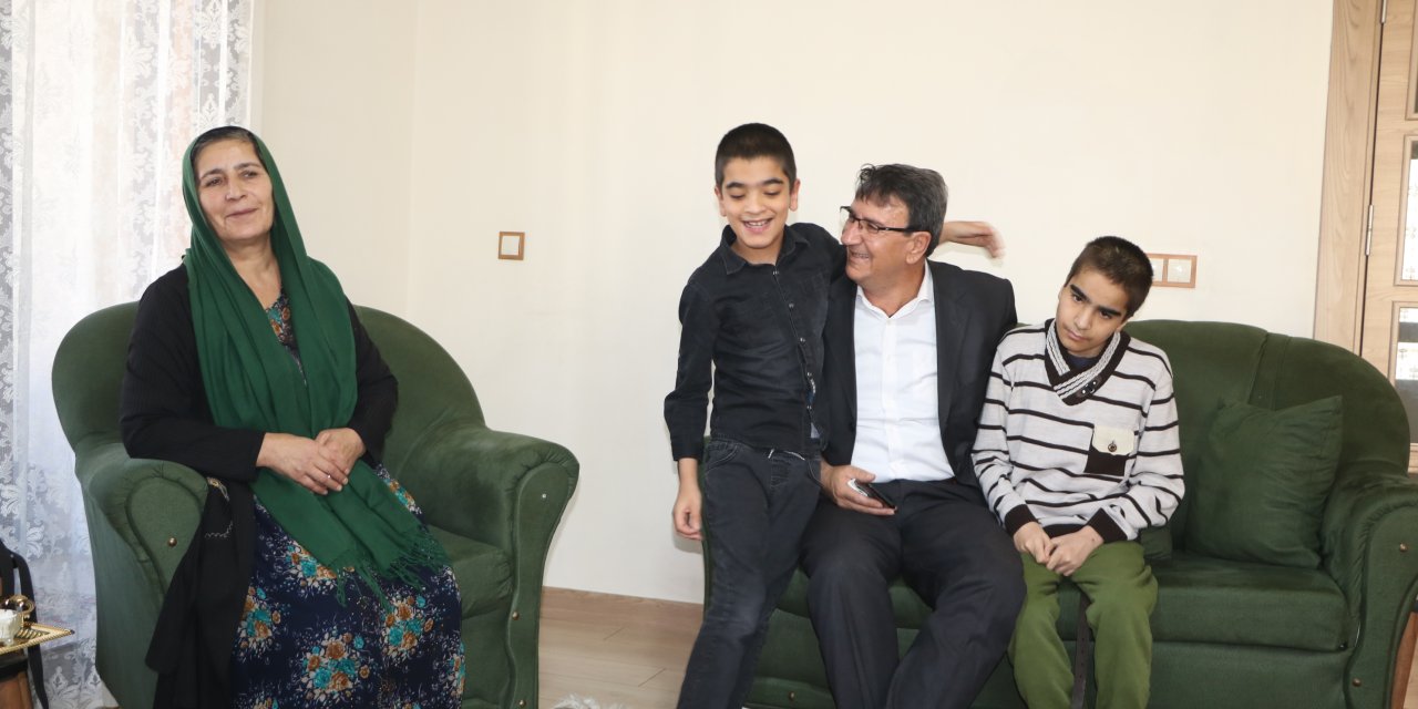 Anne Ve Babalarını Kaybeden Engelli 2 Kardeşe, 7 Yıldır Amcaları Bakıyor