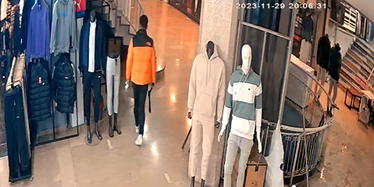 Avcılar’da Denediği Montu Askısıyla Çaldı