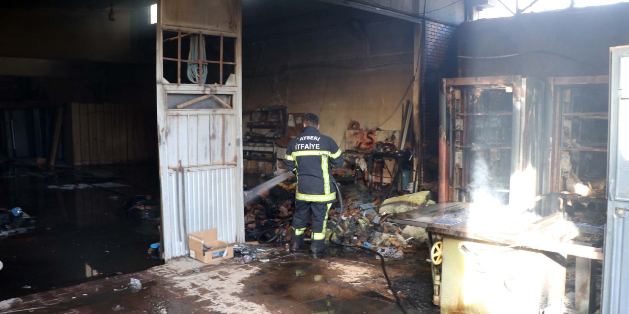 Kayseri'de Çelik Kapı İmalathanesinde Yangın
