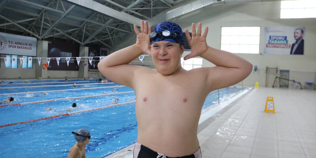 Down Sendromlu Yüzücü Alperen’in Hedefi Milli Takıma Girebilmek