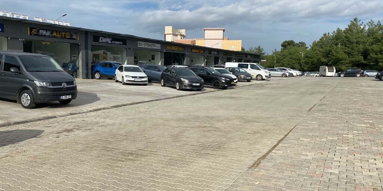 Maskeli Kadın, İş Yerine Pompalı Tüfekle Ateş Açtı