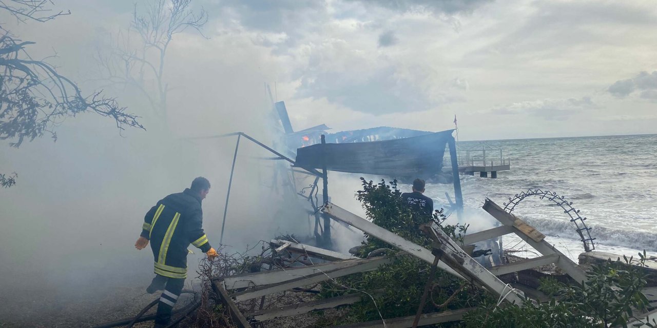 Çanakkale'de Restoran Yandı