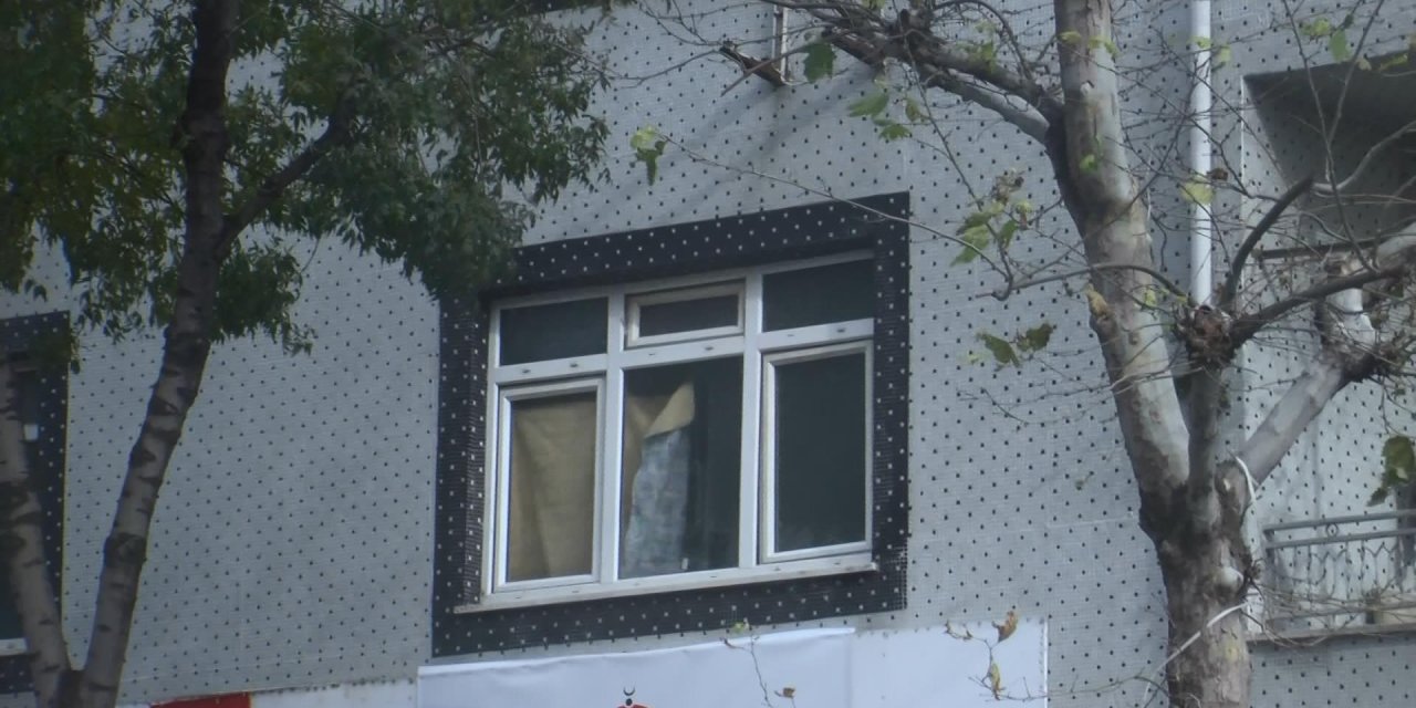 Bahçelievler'de Pencereye Çıkıp 'Gasbediliyorum' Diyerek Yardım İstedi