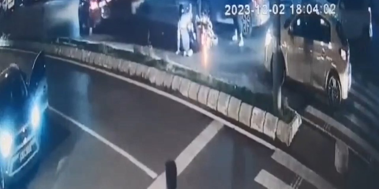 Beylikdüzü'nde Tartıştığı Sürücüleri Aracıyla Sıkıştırdı: 2 Yaralı