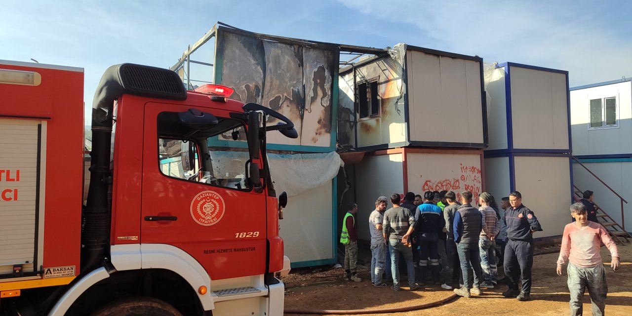 Deprem Konutları İnşaatında Çalışan İşçilerinin Konteynerlerinde Yangın