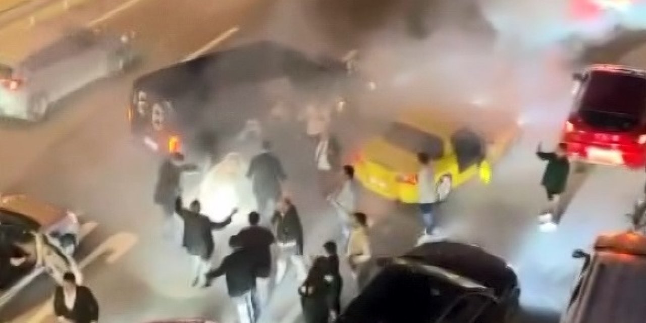 Bursa'da, 2 Farklı Düğün Konvoyu Yolu Kapattı: Havaya Ateş Açıp, Çiftetelli Oynadılar