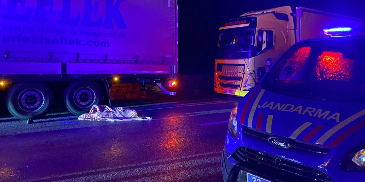 Edirne’de Sırayı Bozun Tır Sürücüsünün Neden Olduğu Kazada Tır Sürücüsü Öldü